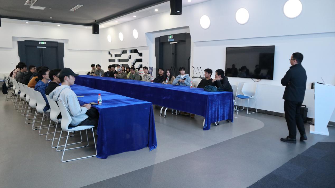 2025级人工智能产教班的27名研究